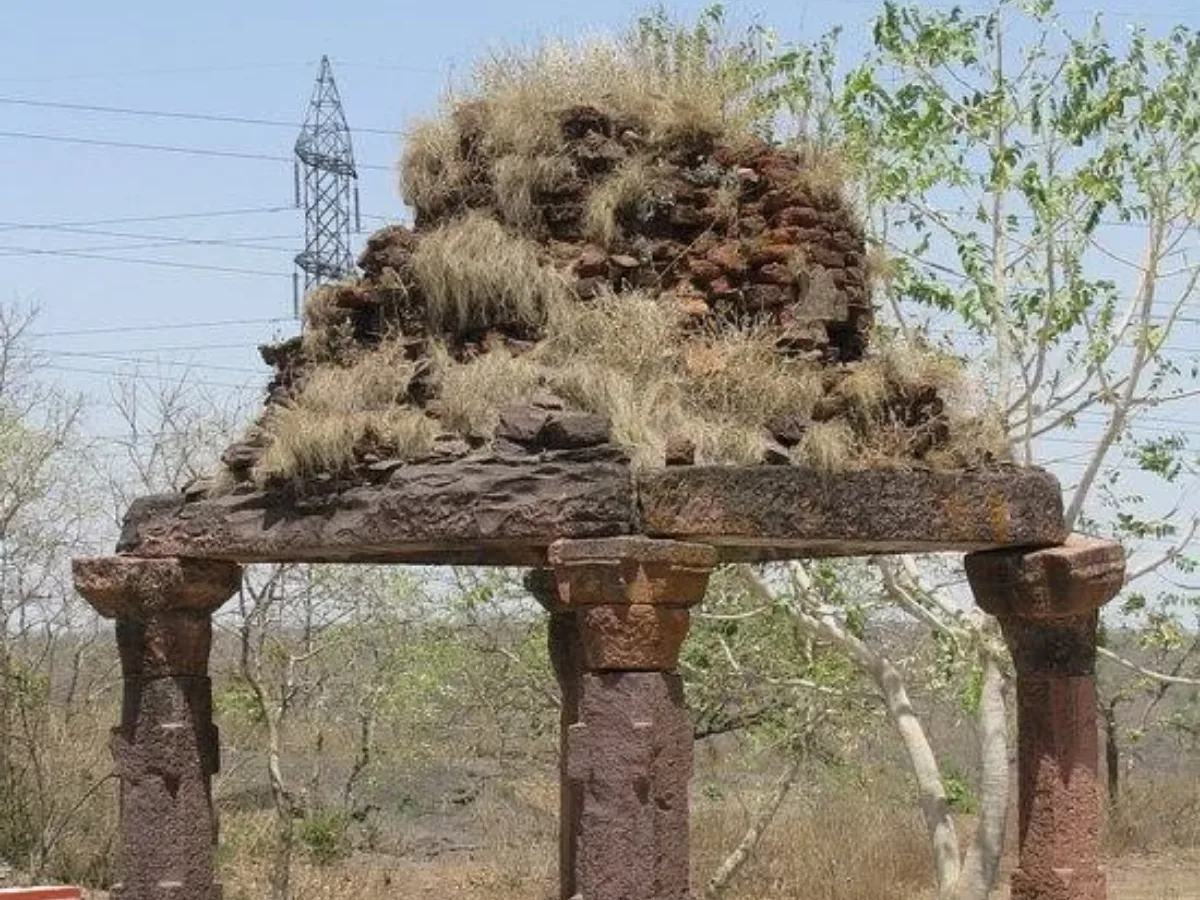Manatunga Acharya Shrine