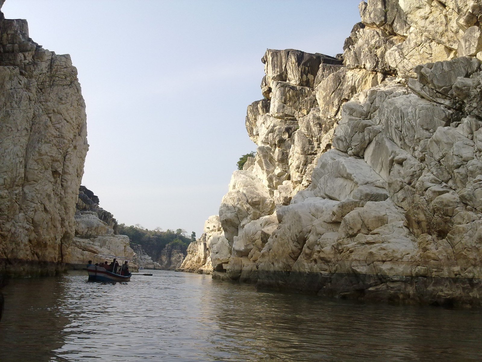 Dhuandhar Falls — top attraction in Bhedaghat